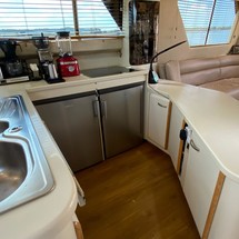 Sea ray 500 db sedan bridge