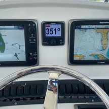 Boston Whaler 305 Conquest