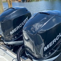 Boston Whaler 305 Conquest
