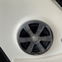 Chaparral 350 Signature Cruiser