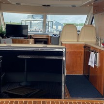 Riviera 4400 Sport Yacht