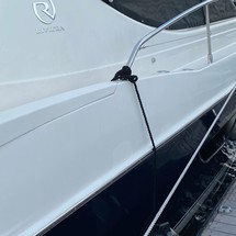 Riviera 4400 Sport Yacht