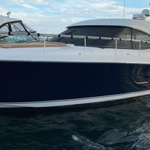 Riviera 4400 Sport Yacht