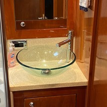 Riviera 4400 Sport Yacht