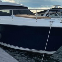 Riviera 4400 Sport Yacht