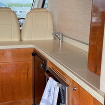 Riviera 4400 Sport Yacht