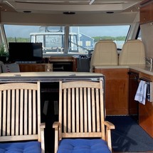 Riviera 4400 Sport Yacht