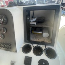 Hydra-sports bay bolt 2000 center console