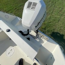 Hydra-sports bay bolt 2000 center console