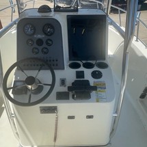 Hydra-sports bay bolt 2000 center console