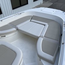 Boston Whaler 270 Dauntless