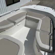 Boston Whaler 270 Dauntless