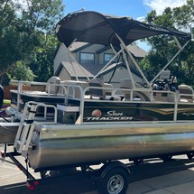 Sun Tracker Bass Buggy 18 DLX