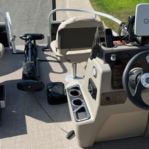 Sun Tracker Bass Buggy 18 DLX