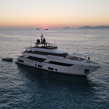 Custom Line Navetta 37