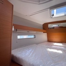 Dufour 390