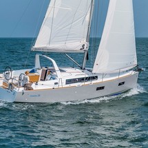Beneteau Oceanis 38