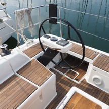 Dufour 360