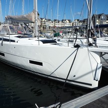 Dufour 390