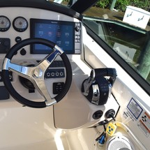 Boston Whaler 270 Vantage