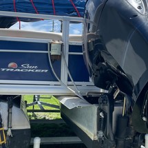 Sun Tracker Fishin Barge 22 DLX