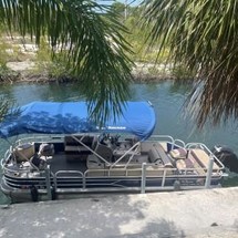 Sun Tracker Fishin Barge 22 DLX