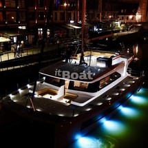 Luxury motor yacht pearl 60