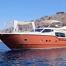 Ferretti Altura 690