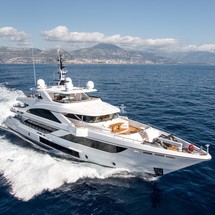 Majesty Yachts 140