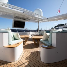 Majesty Yachts 140