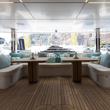 Majesty Yachts 140