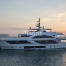 Majesty Yachts 140