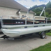 Sun Tracker Bass Buggy 18 DLX