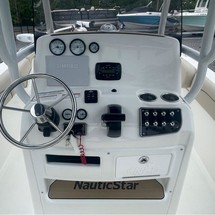 Nauticstar 231