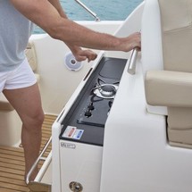 Quicksilver Activ 875 Sundeck