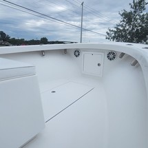 Hydra-sports bay bolt 2000 center console