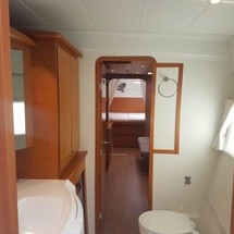Lagoon 421