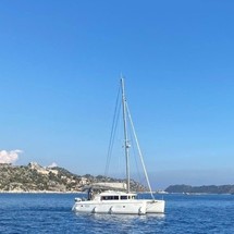 Lagoon 421