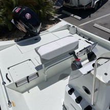 Crestliner 2000 Bay