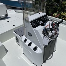 Crestliner 2000 Bay