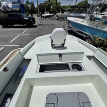Crestliner 2000 Bay