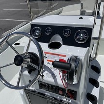 Crestliner 2000 Bay