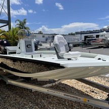 Crestliner 2000 Bay
