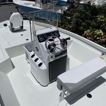 Crestliner 2000 Bay