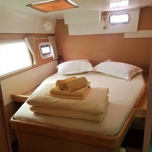 Lagoon 421