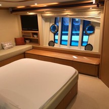 Ferretti 830