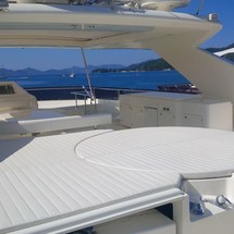 Ferretti 830