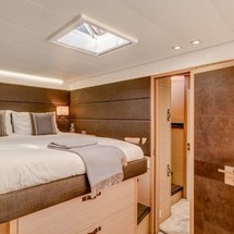 Luxury motor yacht pearl 60