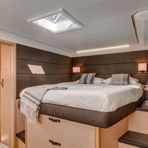 Luxury motor yacht pearl 60
