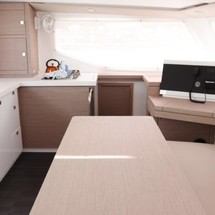 Fountaine Pajot Lucia 40